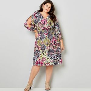 ➕ Avenue Tapestry Print Crepe Split Sleeve Dress